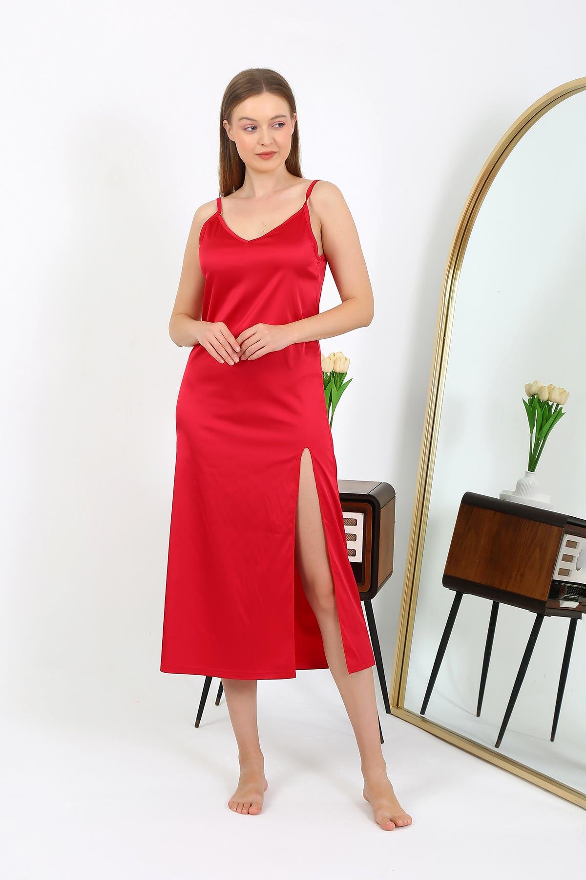 Moda Çizgi Yırtmaçlı Uzun Saten Gecelik Kırmızı 7410