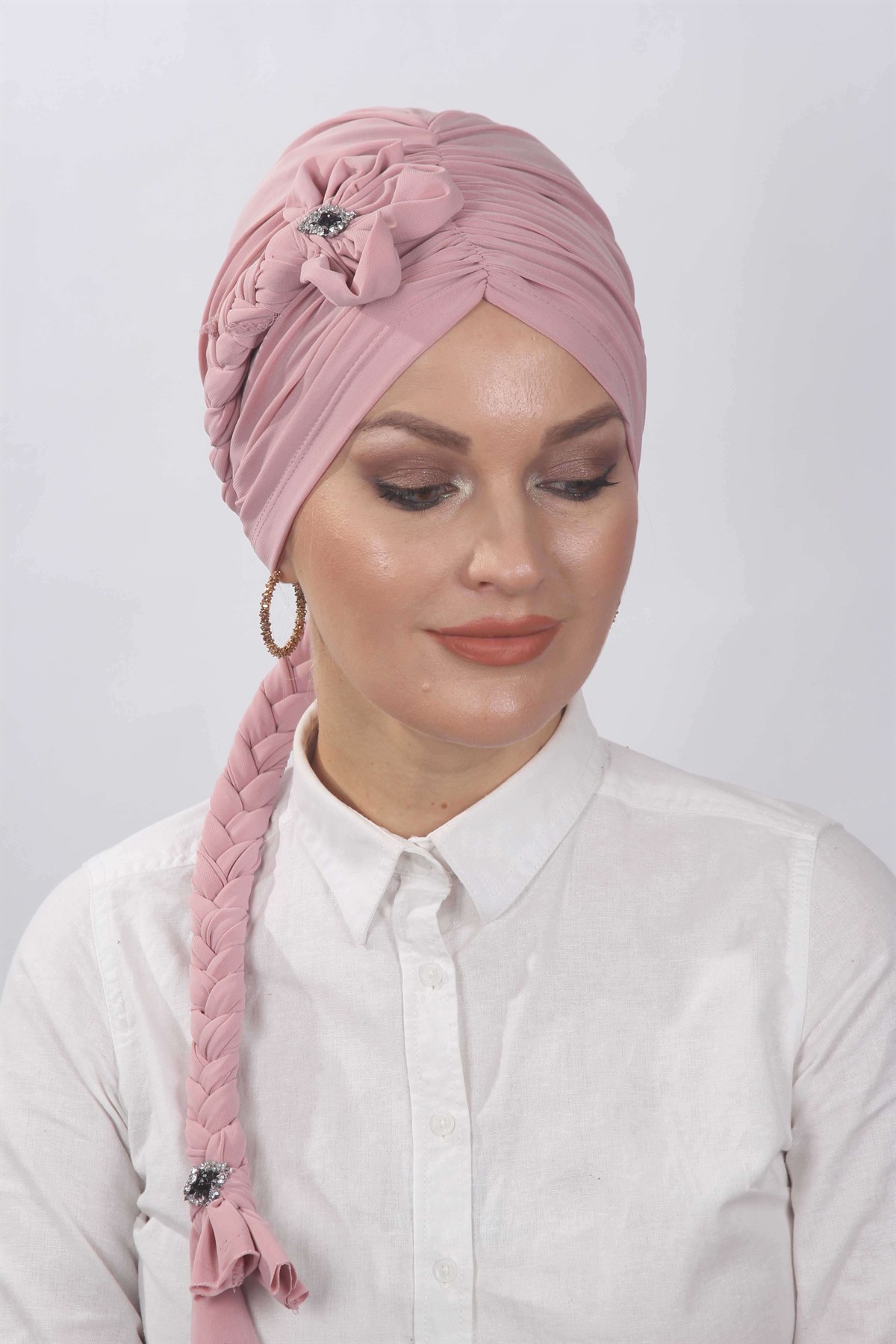 Çiçekli Örgülü Hazır Bone  Pudra